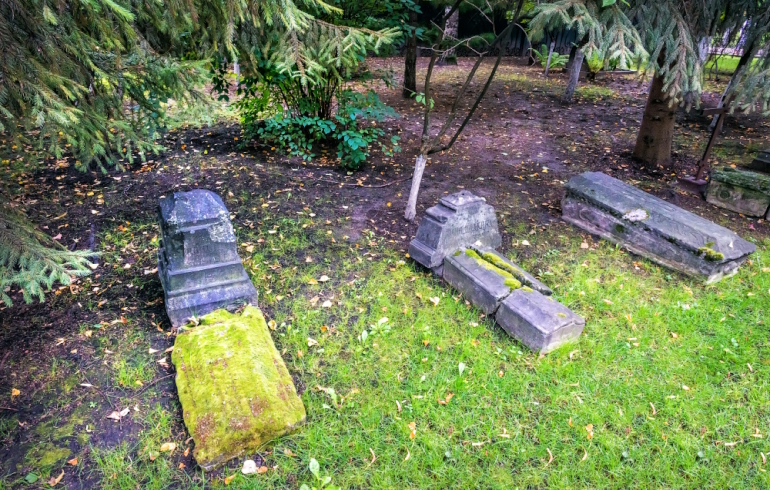 Некрополь на территории Покровского монастыря в Москве Некрополь на территории Покровского монастыря в Москве